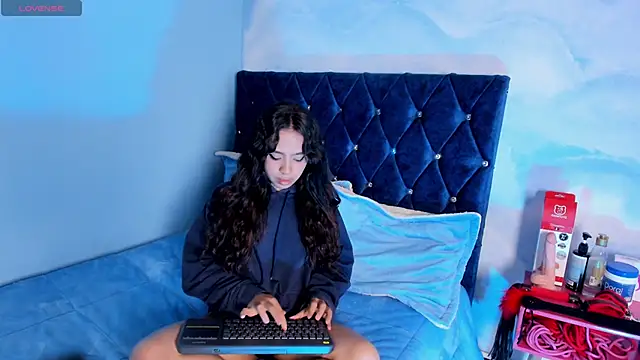 laylaa fox online show from October 8, 7:44 pm