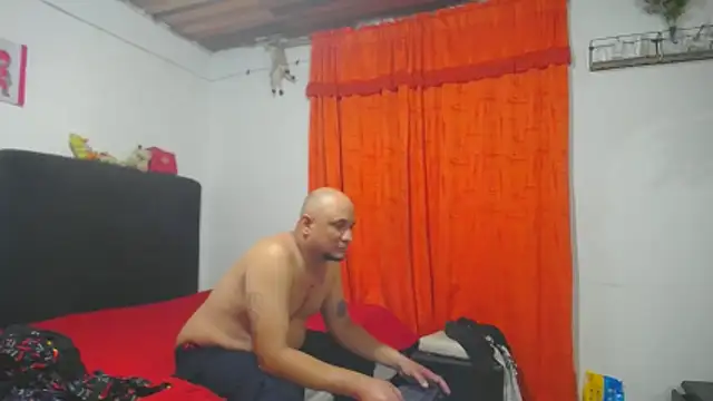 Snapshot of Meloncillo_and_Babyliss99 chatting on February 4, 12:38 am Meloncillo and Babyliss99 online show from February 4, 12:38 am