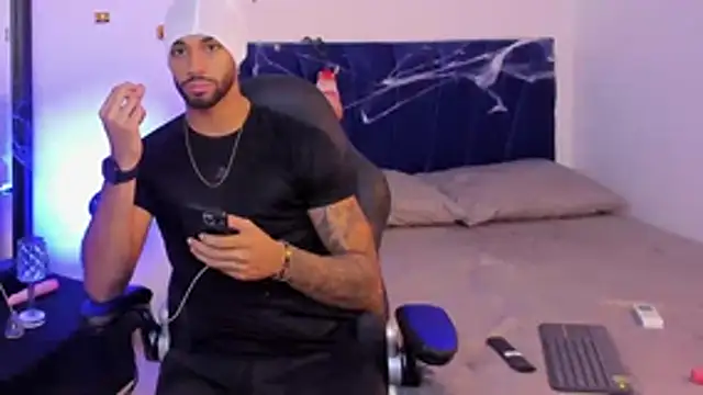 theo sky1 online show from October 31, 9:49 pm