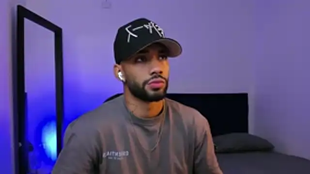 theo sky1 online show from November 5, 1:33 pm