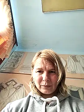 Snapshot of Masha412111 chatting on November 6, 8:15 am Masha412111 online show from November 6, 8:15 am