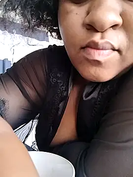 Snapshot of thicknjuicyx chatting on October 7, 7:27 am thicknjuicyx online show from October 7, 7:27 am