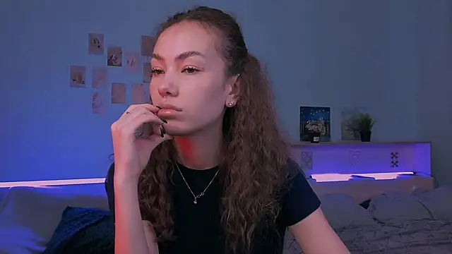 Snapshot of branchwithflowerss chatting on November 15, 6:44 am branchwithflowerss online show from November 15, 6:44 am