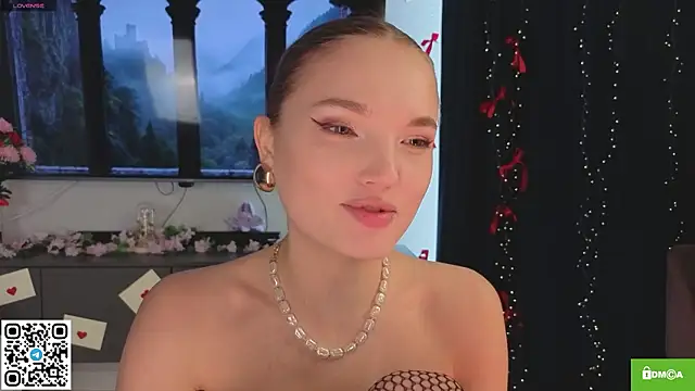 JulieLupo online show from March 11, 6:08 am