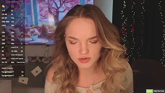 JulieLupo online show from April 7, 6:47 am