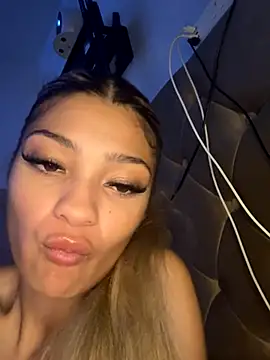 Snapshot of Honeyyyxo chatting on November 2, 3:20 am Honeyyyxo online show from November 2, 3:20 am