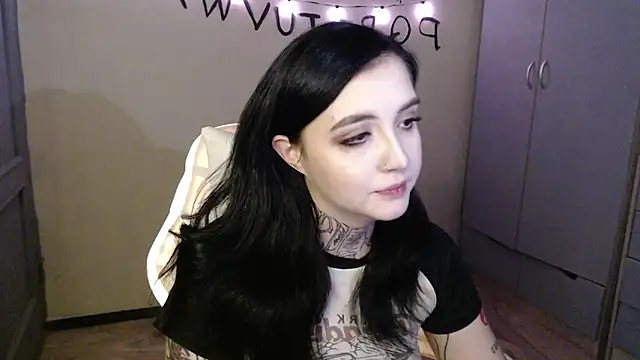 Snapshot of Rin_andersonn chatting on November 28, 8:22 pm Rin andersonn online show from November 28, 8:22 pm