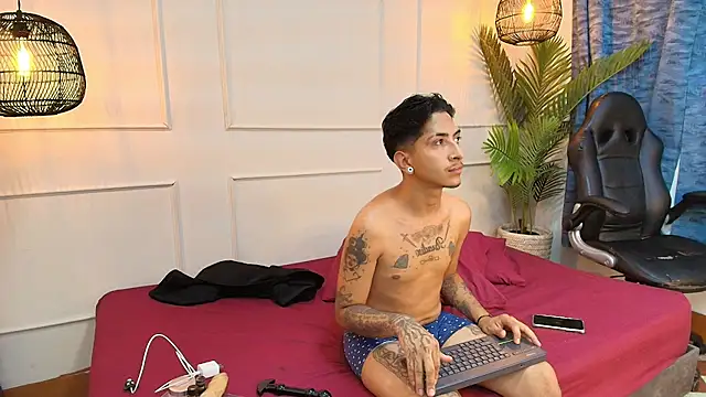 fkenneth macias online show from October 11, 3:39 am