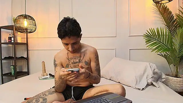 fkenneth macias online show from October 21, 3:51 am