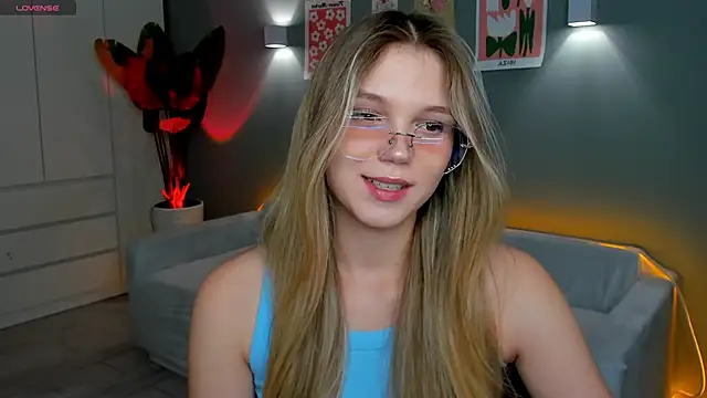 Snapshot of linakorvin chatting on November 5, 1:11 pm linakorvin online show from November 5, 1:11 pm