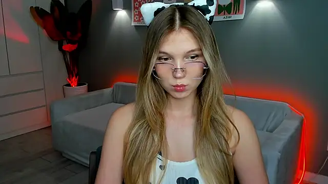 Snapshot of linakorvin chatting on November 23, 1:11 pm linakorvin online show from November 23, 1:11 pm