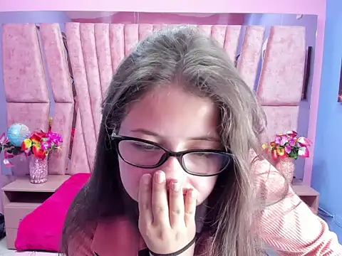 Snapshot of sarah_sweett_ chatting on October 4, 1:42 pm sarah sweett online show from October 4, 1:42 pm