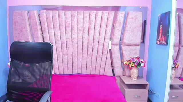 Snapshot of sarah_sweett_ chatting on October 6, 1:19 pm sarah sweett online show from October 6, 1:19 pm