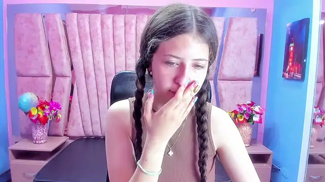 Snapshot of sarah_sweett_ chatting on October 18, 2:18 pm sarah sweett online show from October 18, 2:18 pm