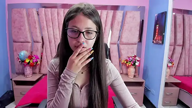 Snapshot of sarah_sweett_ chatting on October 28, 2:31 pm sarah sweett online show from October 28, 2:31 pm