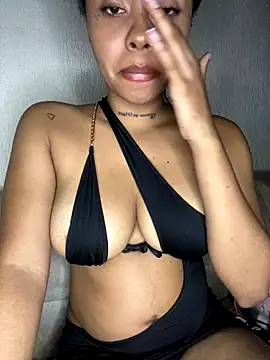 Snapshot of Itanydiorr chatting on December 3, 6:43 am Itanydiorr online show from December 3, 6:43 am