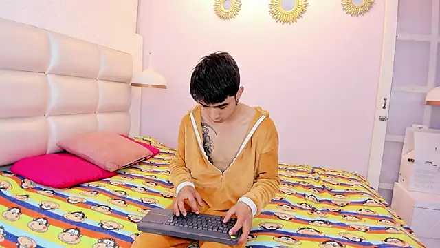 Hottie Guy online show from October 10, 6:07 pm