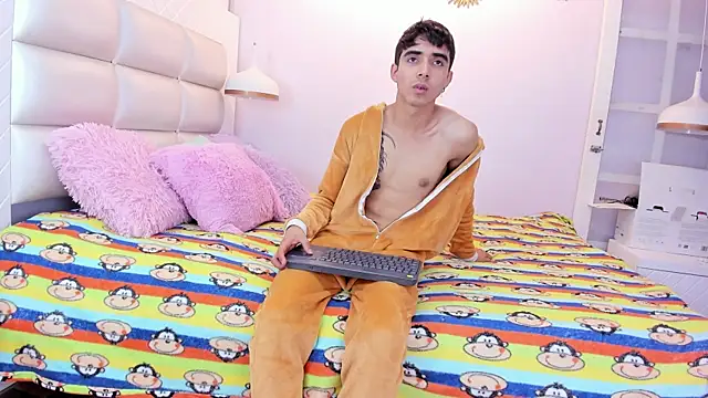 Hottie Guy online show from October 15, 5:57 pm