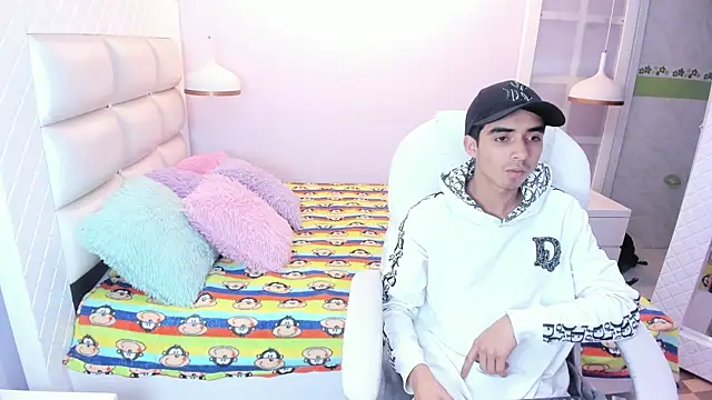 Hottie Guy online show from October 25, 12:13 pm