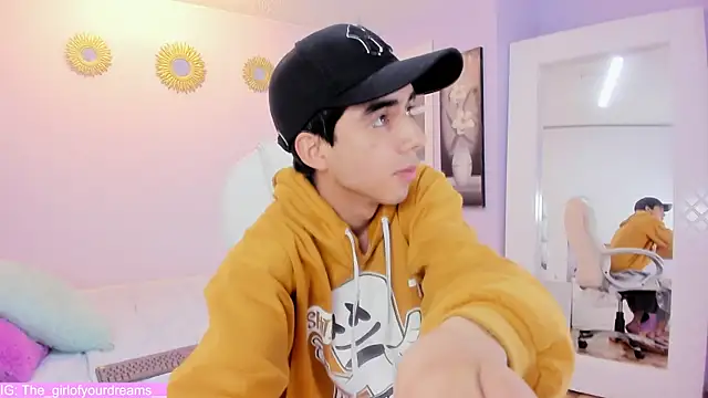 Hottie Guy online show from November 21, 5:55 pm