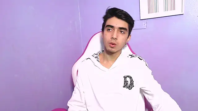 Hottie Guy online show from December 3, 5:55 pm