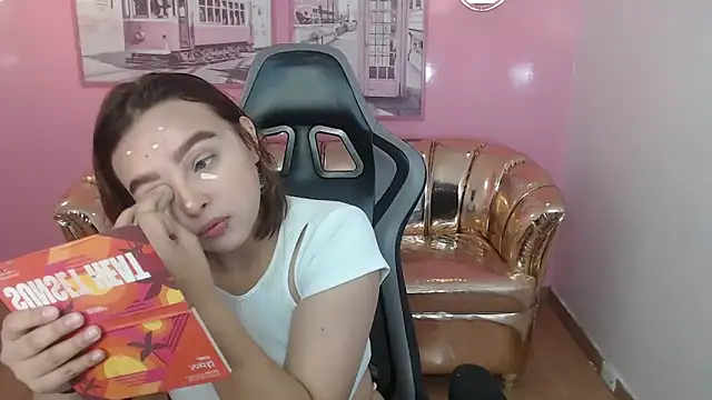 mia foster t online show from December 17, 12:55 pm