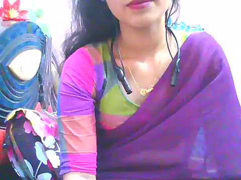 Snapshot of night_queeen7 chatting on October 28, 7:05 pm night queeen7 online show from October 28, 7:05 pm