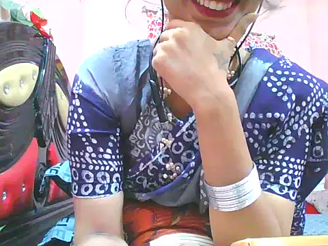 Snapshot of night_queeen7 chatting on November 4, 7:24 pm night queeen7 online show from November 4, 7:24 pm