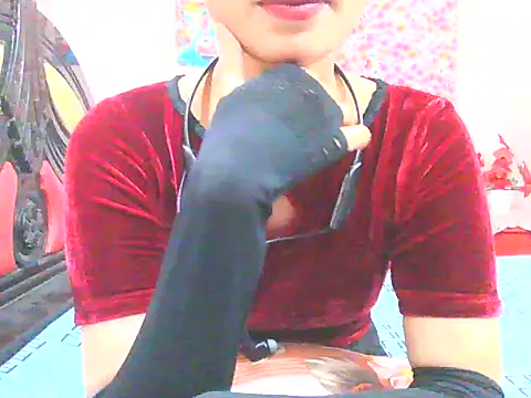 Snapshot of night_queeen7 chatting on November 18, 6:34 pm night queeen7 online show from November 18, 6:34 pm