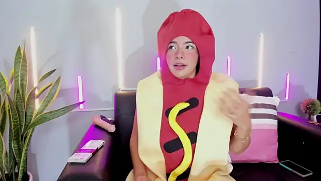 Snapshot of Jules_Angel chatting on October 31, 1:45 pm Jules Angel online show from October 31, 1:45 pm