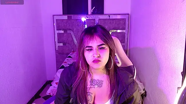 Snapshot of ivoni chatting on November 10, 10:31 pm ivoni online show from November 10, 10:31 pm