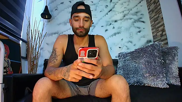 Snapshot of Max_Miller_S chatting on October 4, 7:01 pm Max Miller S online show from October 4, 7:01 pm