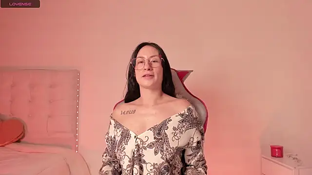 clover tter  online show from November 9, 10:35 am