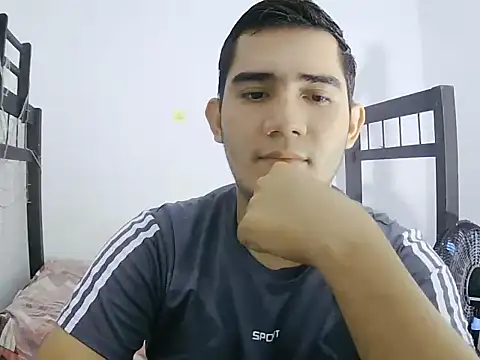 Snapshot of camilowhite_1 chatting on October 6, 3:53 pm camilowhite 1 online show from October 6, 3:53 pm