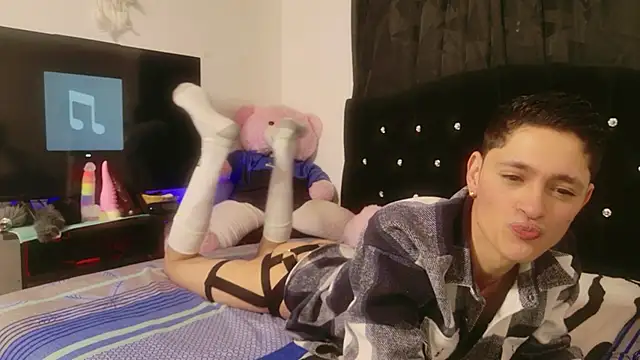 Tyler cat online show from October 6, 11:18 am