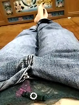 Snapshot of Lili_2love chatting on October 15, 12:44 am Lili 2love online show from October 15, 12:44 am