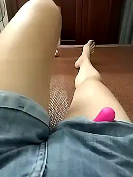 Snapshot of Lili_2love chatting on October 16, 1:01 pm Lili 2love online show from October 16, 1:01 pm