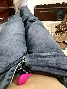 Snapshot of Lili_2love chatting on October 30, 12:45 am Lili 2love online show from October 30, 12:45 am