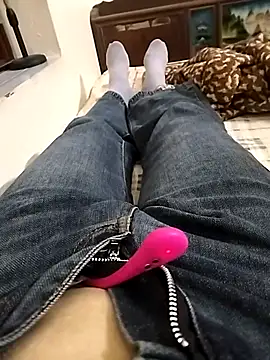 Snapshot of Lili_2love chatting on November 4, 1:27 am Lili 2love online show from November 4, 1:27 am