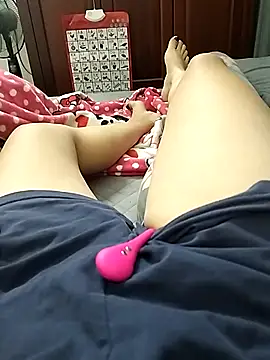 Snapshot of Lili_2love chatting on November 5, 1:11 pm Lili 2love online show from November 5, 1:11 pm