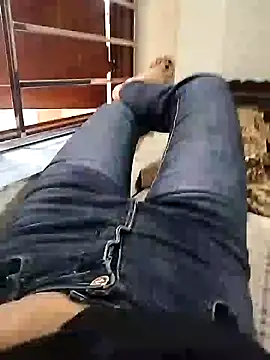 Snapshot of Lili_2love chatting on November 11, 2:00 am Lili 2love online show from November 11, 2:00 am