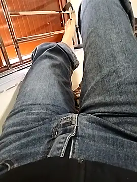 Snapshot of Lili_2love chatting on November 13, 1:48 am Lili 2love online show from November 13, 1:48 am