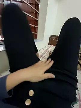 Snapshot of Lili_2love chatting on November 16, 12:49 am Lili 2love online show from November 16, 12:49 am