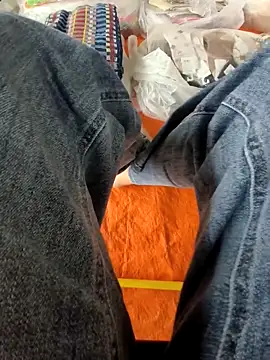 Snapshot of Lili_2love chatting on November 18, 1:11 am Lili 2love online show from November 18, 1:11 am