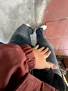 Snapshot of Lili_2love chatting on November 20, 2:12 am Lili 2love online show from November 20, 2:12 am