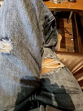 Snapshot of Lili_2love chatting on November 21, 1:15 am Lili 2love online show from November 21, 1:15 am