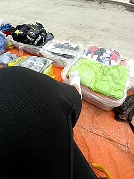 Snapshot of Lili_2love chatting on December 5, 1:03 am Lili 2love online show from December 5, 1:03 am