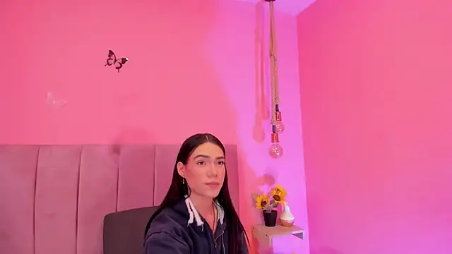 Snapshot of AlanaRosee__ chatting on October 26, 8:53 am AlanaRosee online show from October 26, 8:53 am