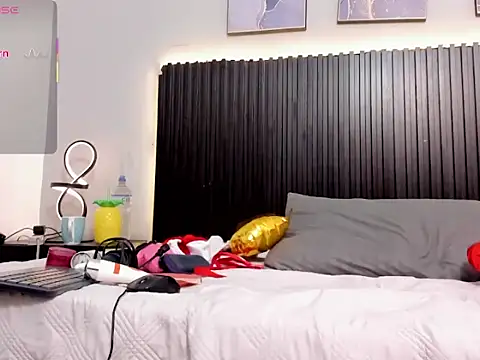 Julieta Slav3 online show from February 13, 9:00 pm