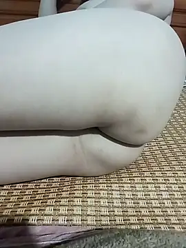 Snapshot of tulip-bae chatting on November 1, 2:02 am tulip-bae online show from November 1, 2:02 am